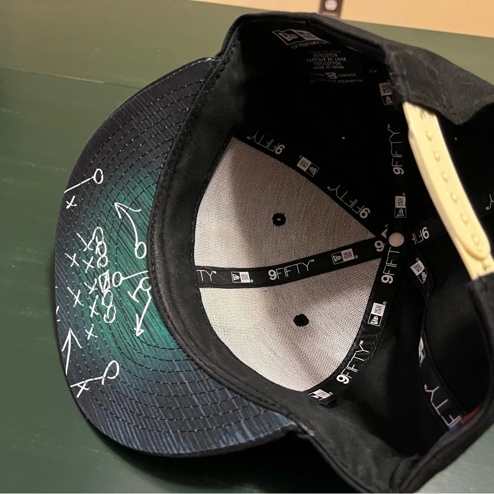 Men’s EA Sports New Era SnapBack hat - Picture 4 of 9